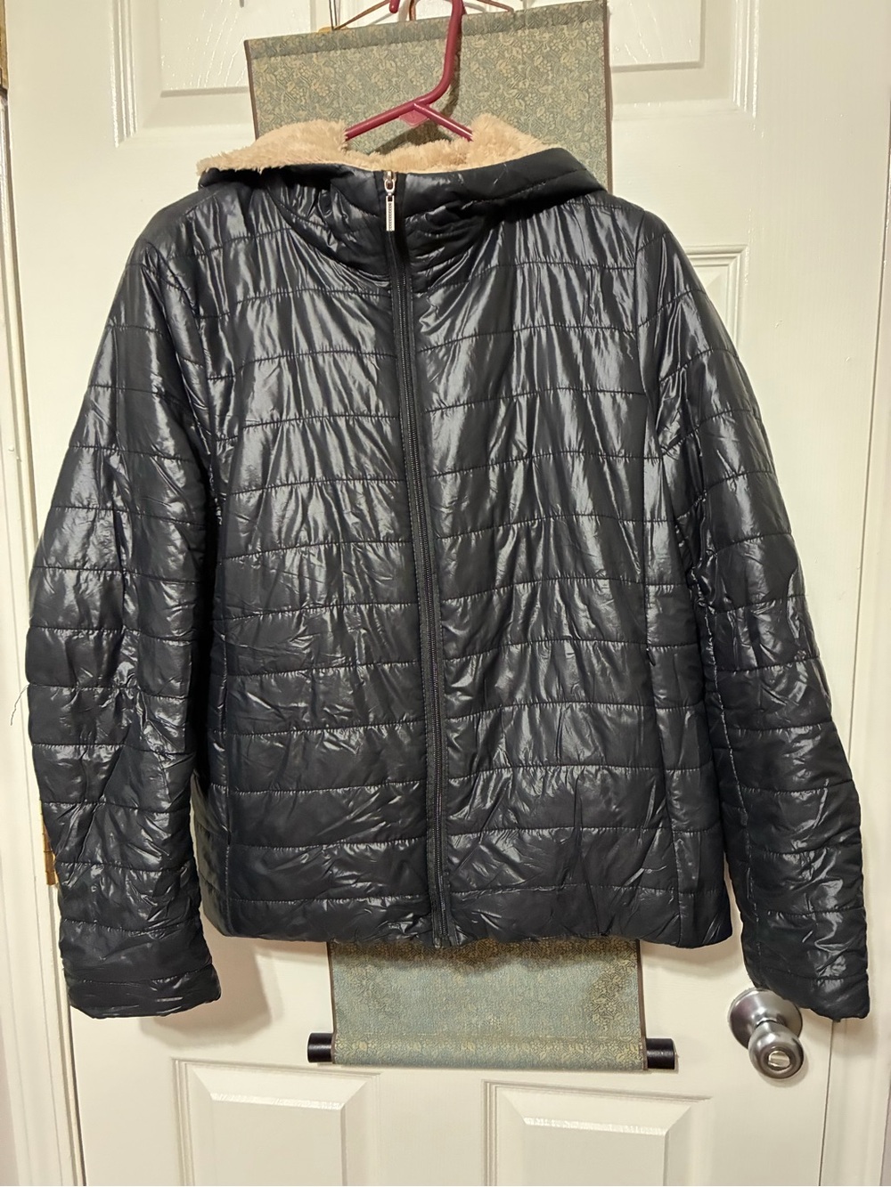 SHEIN Black Quilted Puffer Jacket with Cream Sherpa-Trim Hood